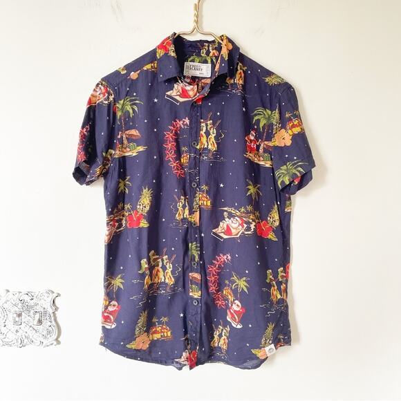 Free Planet Hawaiian Santa Short Sleeve Shirt S Christmas Vacation - Picture 1 of 8